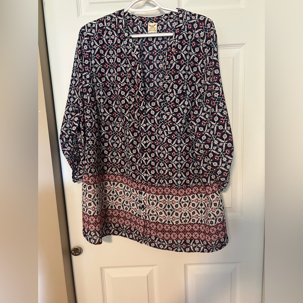 Faded Glory Women's Blouse - Navy and Red Pattern